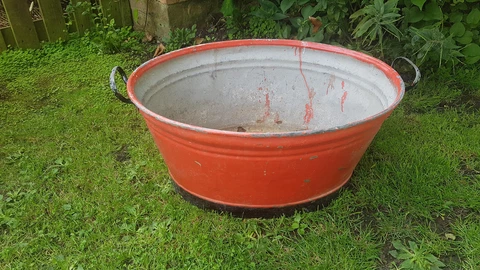 Original Vintage Tin Bath/Bowl. Galv,  Great Planter/Drinks Cooler Watertight Cover