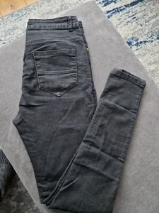 Boohoo Black Denim Jeans 10 30" Leg Great Condition - Picture 1 of 5