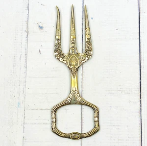 Antique EPNS Pickle Fork Harrison Fisher & Co Sheffield 1900–1925 Ornate Gilt - Bild 1 von 9