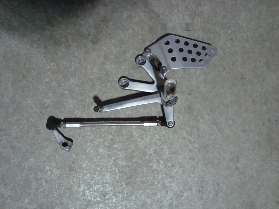 本田 CBR954R 2002 2003 左侧脚钉支架齿轮换档杆 — 第 1/1 张图片