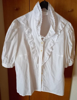 Trachtenbluse Gr.46  weiß Baumwolle mit Spitze Rüschen halbarm - Bild 1 von 4