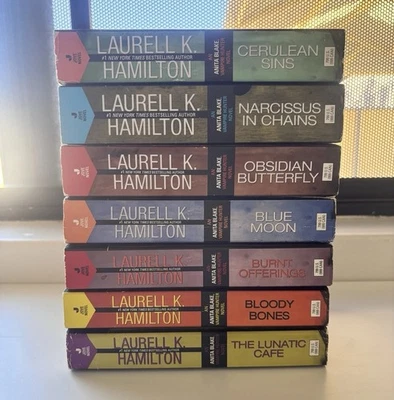 Laurell K Hamilton Anita Blake Cazador de Vampiros Serie Lote 7 Libros Fantasía Terror Foto 1 de 4