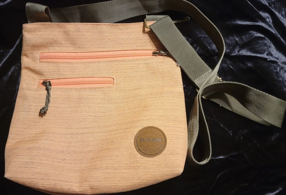 Dakine Crossbody Peach Bag Purse Travel Zipper Pocket Adjustable Strap  - Imagem 1 de 4