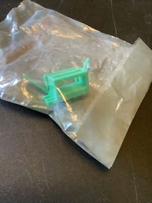 Крыша 2017-2021 Honda CR-V и гибридный зажим B 73164-TLA-A01 (1 шт.). Зеленый - Изображение 1 из 3