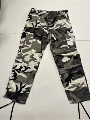 Vintage Y2K iconic pocket camo cargo trousers in grey/black/white 39 - Image 1 of 4