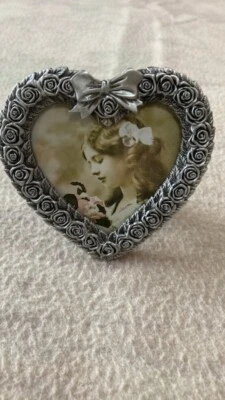 5 marcos de fotos victorianos de peltre en forma de corazón de colección de regalos Avon nuevos en cajas Foto 1 de 4