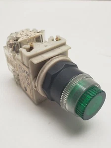 Quadratischer D 9001-KM36 GRÜN beleuchteter Drucktaster #10960 - Bild 1 von 8