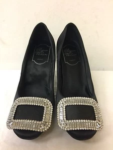 Zapatos de tacón Roger Vivier con estrás negro satinado Eur. 35 - Imagen 1 de 12