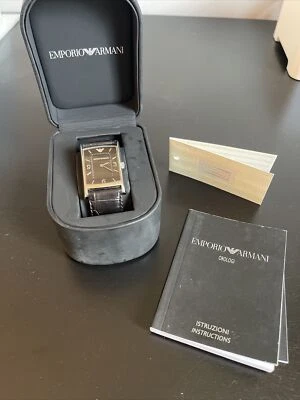 Reloj Hombre Armani, Cuero Negro, con Caja Original y Certificado de Autenticidad Foto 1 de 4