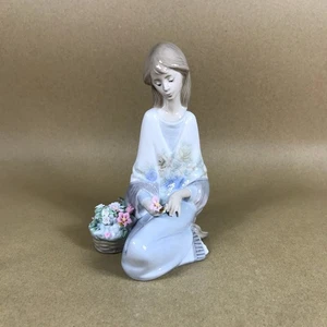 Lladro 7607 Flower Song Retired Lladro Figurine Collectors Society Piece 1988 - Picture 1 of 9