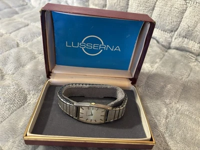 Lusserna Vintage Relógio de Corda Manual Funcionando Aço Inoxidável Pulseira Elástica e Caixa - Imagem 1 de 4