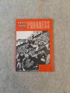 Revista MoPar Progress 1948 Chrysler coche pin up niña y folleto deportivo de fútbol - Imagen 1 de 12