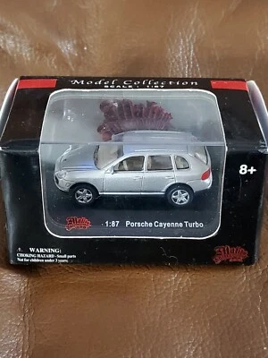 Malibu Intl. High Speed Porsche Cayenne Turbo Silver Diecast Car - Image 1 of 4