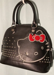 Hello Kitty by Sanrio schwarze Tragetasche mit silberfarbenen Nieten, Stickdetail & 2 Reißverschlüssen - Bild 1 von 7