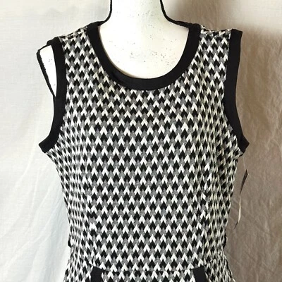 Nuevo con etiquetas Vestido Clásico Sin Mangas Geométrico Sharagano Elastizado Wms Talla 14 Negro/Blanco Foto 1 de 4