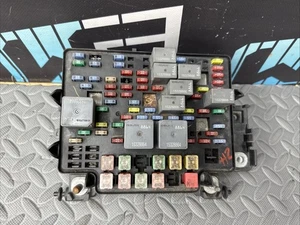 OEM 2003-2007 Hummer H2 6.0L Engine Under Hood Fuse Junction Relay Box - Picture 1 of 7