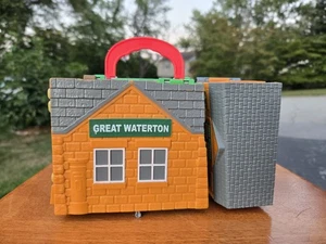 Thomas and Friends Great Waterton Track Juego Take N Play Portátil 2009 Mattel - Imagen 1 de 18