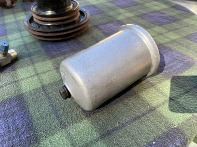 Корпус и оборудование масляного фильтра Mercedes-Benz R107 560SL 86-89 - Изображение 1 из 3