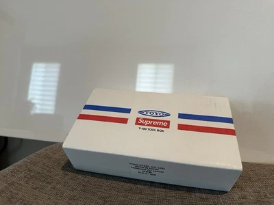 Mini caja de herramientas Supreme TOYO acero T-190 - plateada Foto 1 de 4