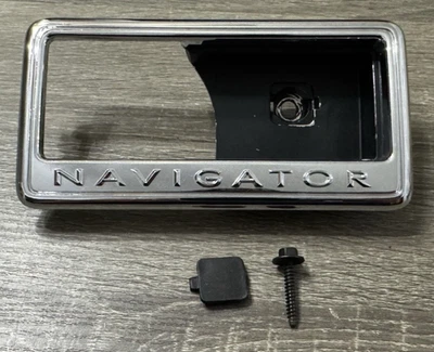 2007-2017 Lincoln Navigator Interior Left Driver LH Door Panel Handle Trim Bezel - Image 1 of 4