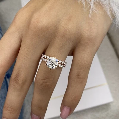 Juego de banda de anillo redondo de diamantes VS1 E IGI certificado oro rosa de 18 quilates de 3,7 quilates creado en laboratorio Foto 1 de 4