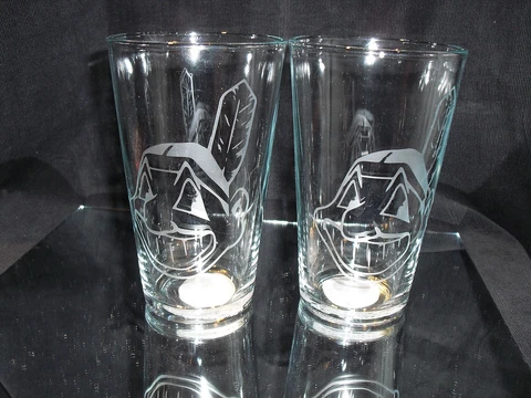 CLEVELAND INDIANS 2 ETCHED LOGO 16 oz PINT GLASSES NEW Cover