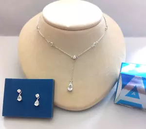 Avon Delicati Zirconi Goccia Pera Collana e Orecchini Set Tono Argento Nuovi con Scatola 2005 - Foto 1 di 5