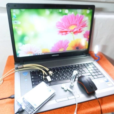 Medion P8612 XXL Cinema 18 Pollici HDP l 2TB Windows 10 Pro l 2x GeForce... - Immagine 1 di 4