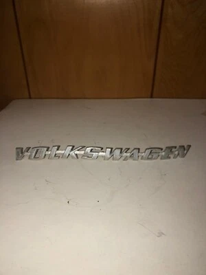 VOLKSWAGEN BEETLE BUG 9" EMBLEMA ALUMINIO 113 853 687B Foto 1 de 4