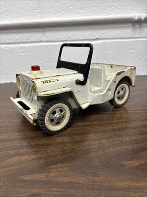 TONKA AA WRECKER TOW TRUCK JEEP STEEL TOY 1969 IN WHITE 2435 - Image 1 of 4