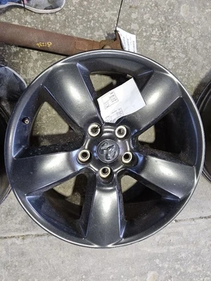 Llanta de carretera Dodge RAM 1500 2013-2022 20x8 pintada Opt WHN Foto 1 de 4