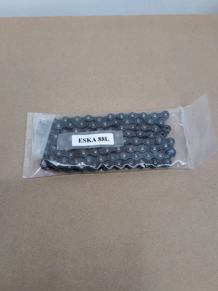 Piezas de tractor de pedales Eska cadena de transmisión tractor delantero estrecho Foto 1 de 1
