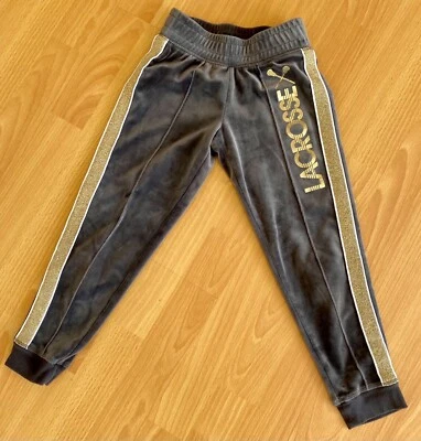 Justice Girls Acogedor Suave Terciopelo Joggers Pantalones Gris con Letrero Dorado Talla 6 Foto 1 de 4