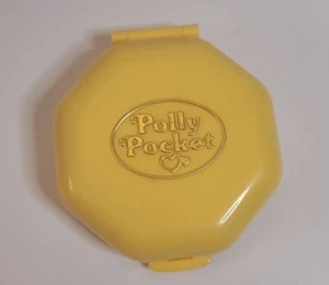 Vintage 1990 Bluebird Polly Pocket Polly’s Hairdressing Hair Salon Compact - Picture 1 of 6