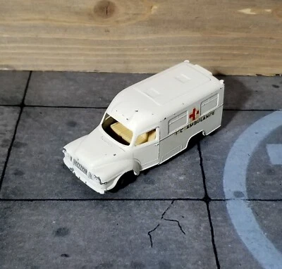MATCHBOX LESNEY N°14c BEDFORD LOMAS AMBULANCE Scala 1:86 REGULAR WHEELS U.K 1962 - Immagine 1 di 4