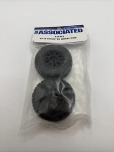 Team Associated #21352 SC18 montiertes Rad und Reifen B103 - Bild 1 von 2