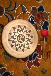 Sound Gong with Om Motif – Flower Petal Design for Calm & Inner Balance - Picture 1 of 2