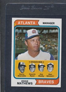 1974 Topps #634 Atlanta Braves Coaches quasi nuovo/MT *3083 - Foto 1 di 1