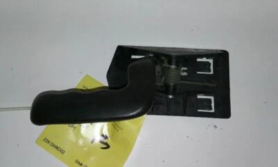 Chevrolet AVALANCHE 1500 2002 Driver's Front Door Handle, Inner 592726 - Image 1 of 4