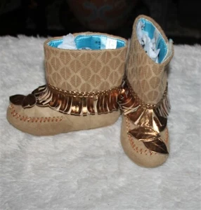 DISNEY POCAHONTAS COSTUME BOOTS ( SZ: 7/8) - Picture 1 of 9