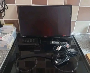 L G 22 INCH TV WITH FREEVIEW BOX AND REMOTE, POWER LEADS AND H D M I LEAD - Picture 1 of 13
