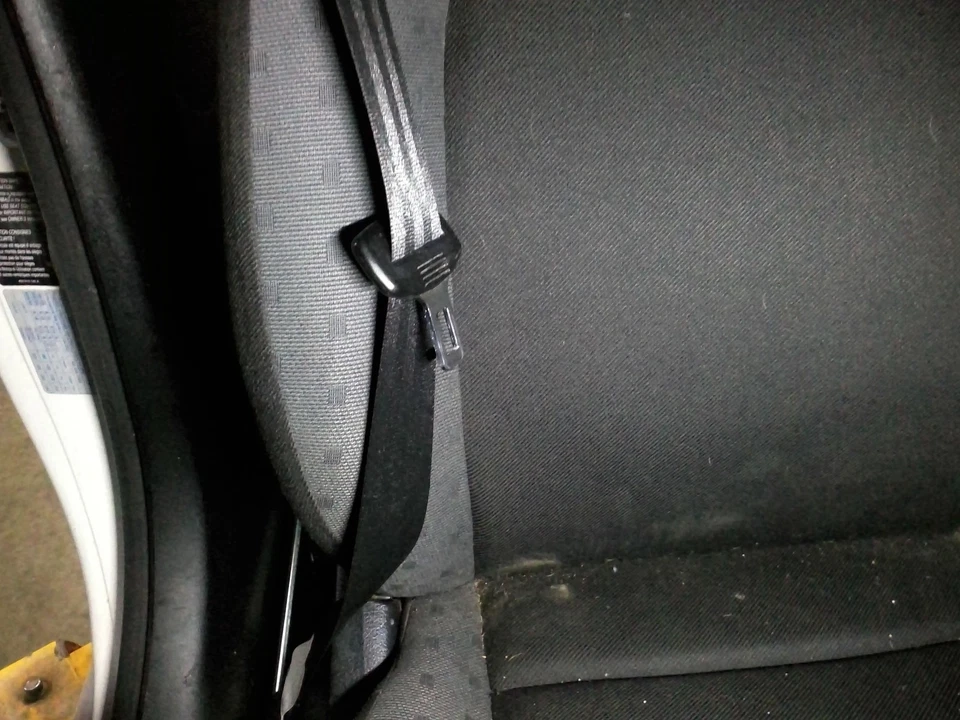 VW BEETLE 1998 (TIPO 1) pasajero derecho OE cinturón de seguridad delantero retractor negro Foto 1 de 1