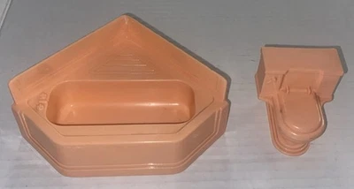Muebles de baño rosa para casa de muñecas Marx MAR bañera de esquina inodoro juguete vintage salmón Foto 1 de 4