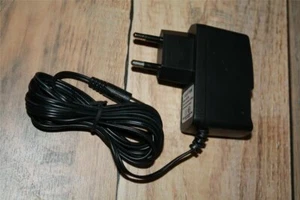 Trafo Netzteil Ladegerät DC 9V 1000 mA 1A Charger 9.0 Volt V A W - Bild 1 von 1