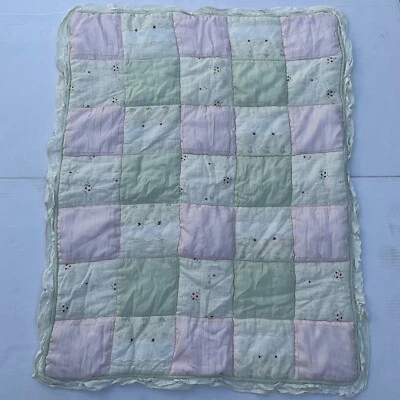 Винтажное стеганое детское одеяло для детской кроватки розовое зеленое с оборками двустороннее 42x33 дюйма - Изображение 1 из 4