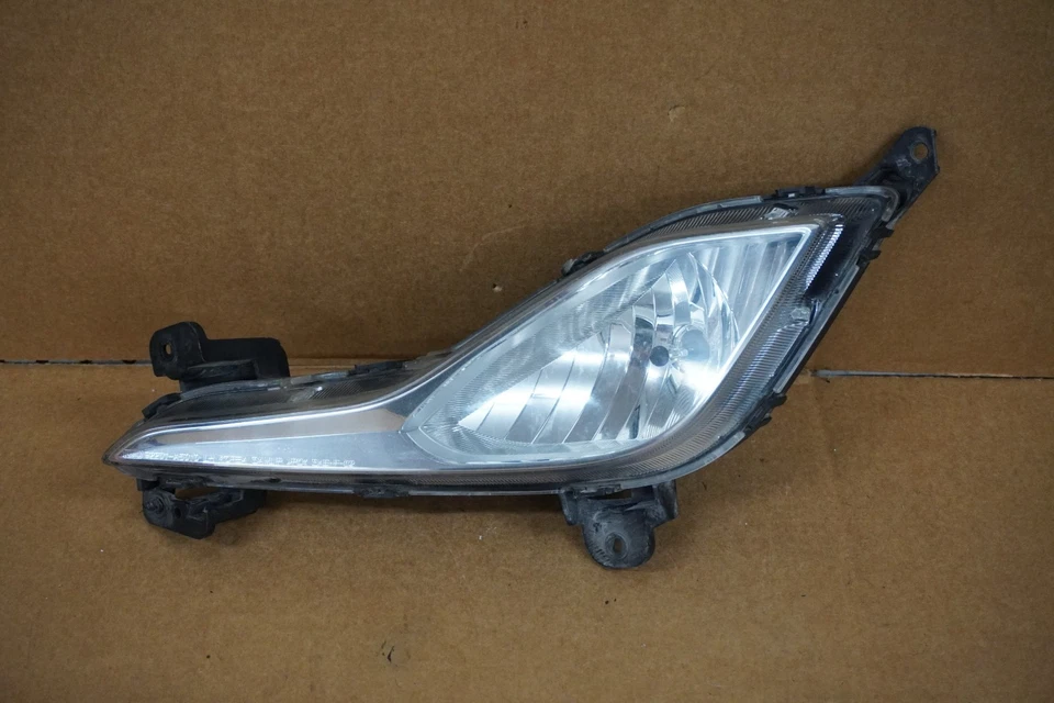 Faro antiniebla izquierdo del lado del conductor Hyundai Elantra 2014 2015 2016 OEM 92201A5010 Foto 1 de 4