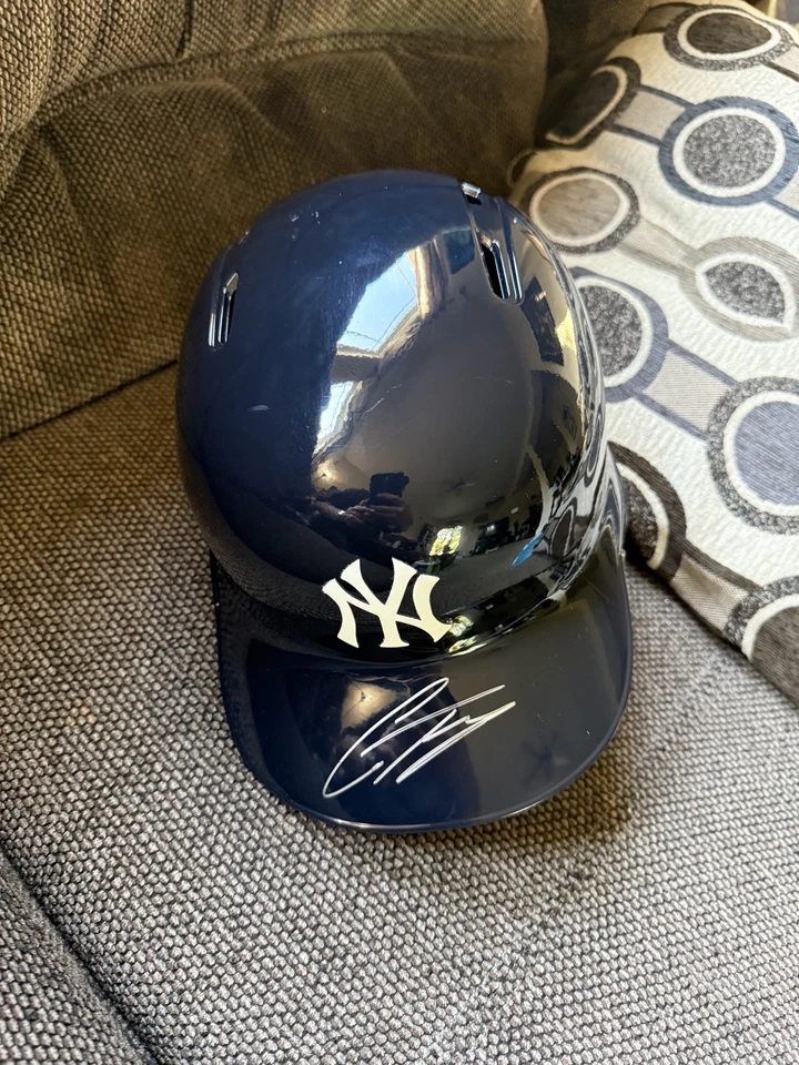 Gleyber Torres New York Yankees Firmado Tamaño Completo Réplica Casco de Bateo Fanáticos Foto 1 de 3