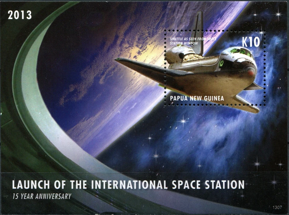 Papua New Guinea 2013. International Space Station (MNH OG **) Souvenir Sheet - Image 1 of 1