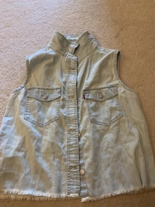 Women’s Levi Sleeveless Jean Jacket Stone Washed - Picture 1 of 6