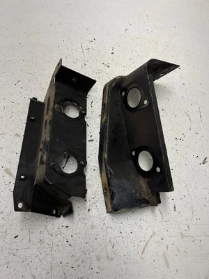 99 1999 Polaris Indy Touring Sport 440 OEM Cylinder, Baffle Engine Cover Mount - Image 1 of 4